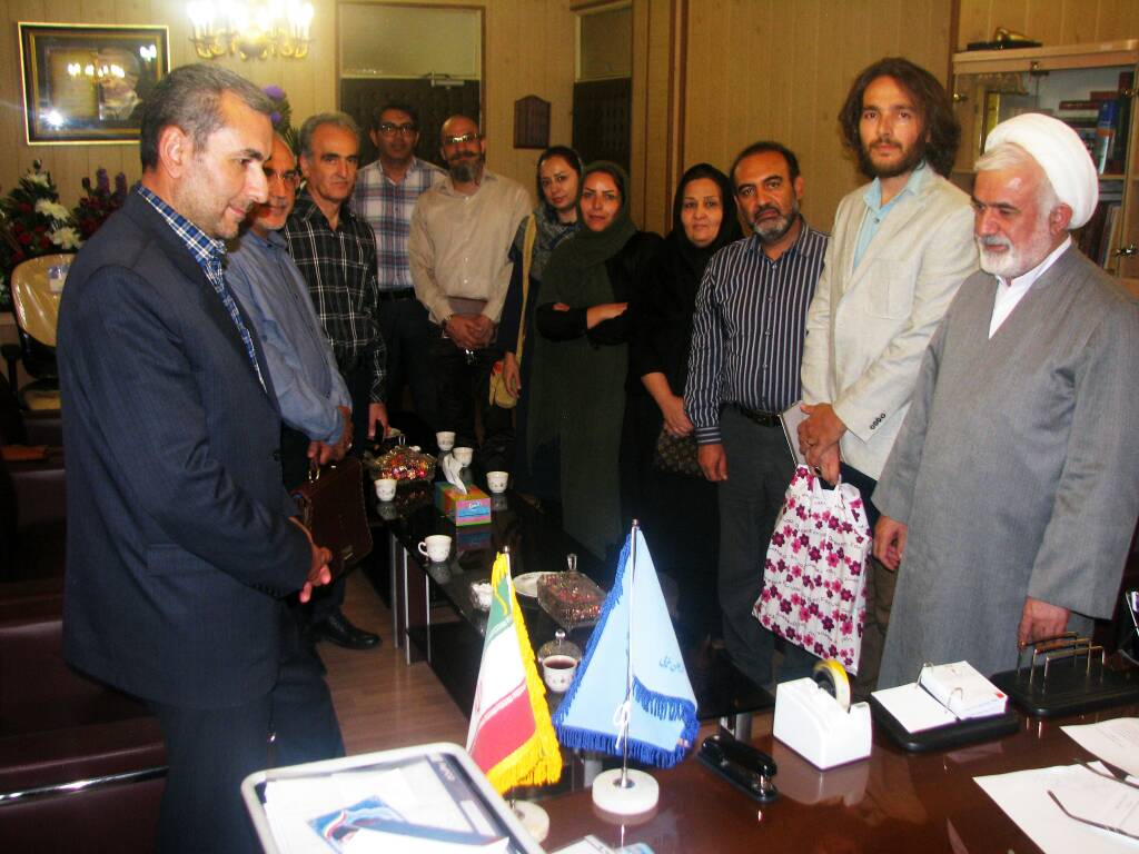 دیدار اعضای انجمن سینمای جوانان ارومیه با مدیرکل ارشاد استان