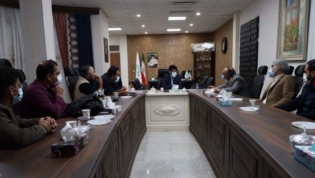 نشست صمیمی عکاسان و فیلمسان رفسنجانی با شهردار این شهر