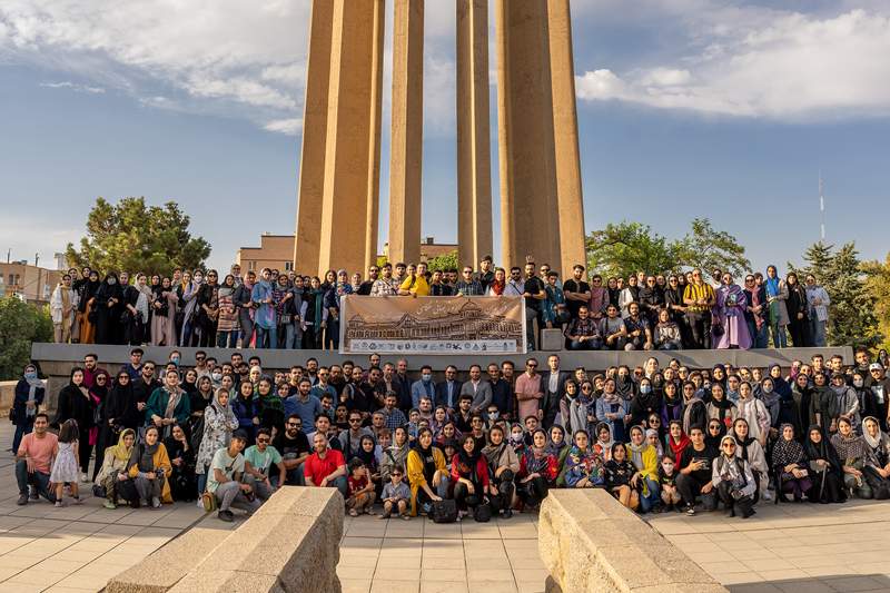 بزرگترین گردهمایی عکاسان همدان در روز جهانی عکاسی برگزار شد