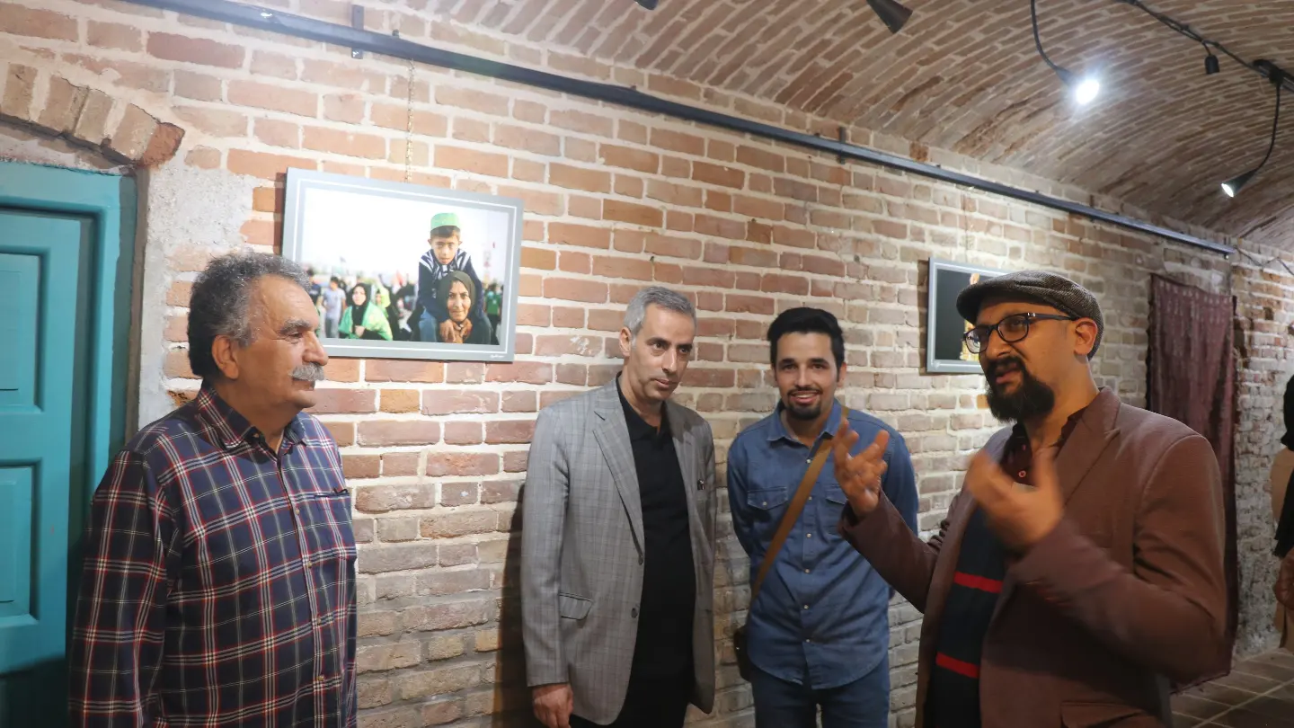 افتتاحیه اولین نمایشگاه عکس اربعین انجمن سینمای جوانان استان البرز در کرج